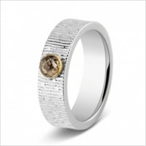 Zilveren ring met horizontale of verticale belijning 6 mm